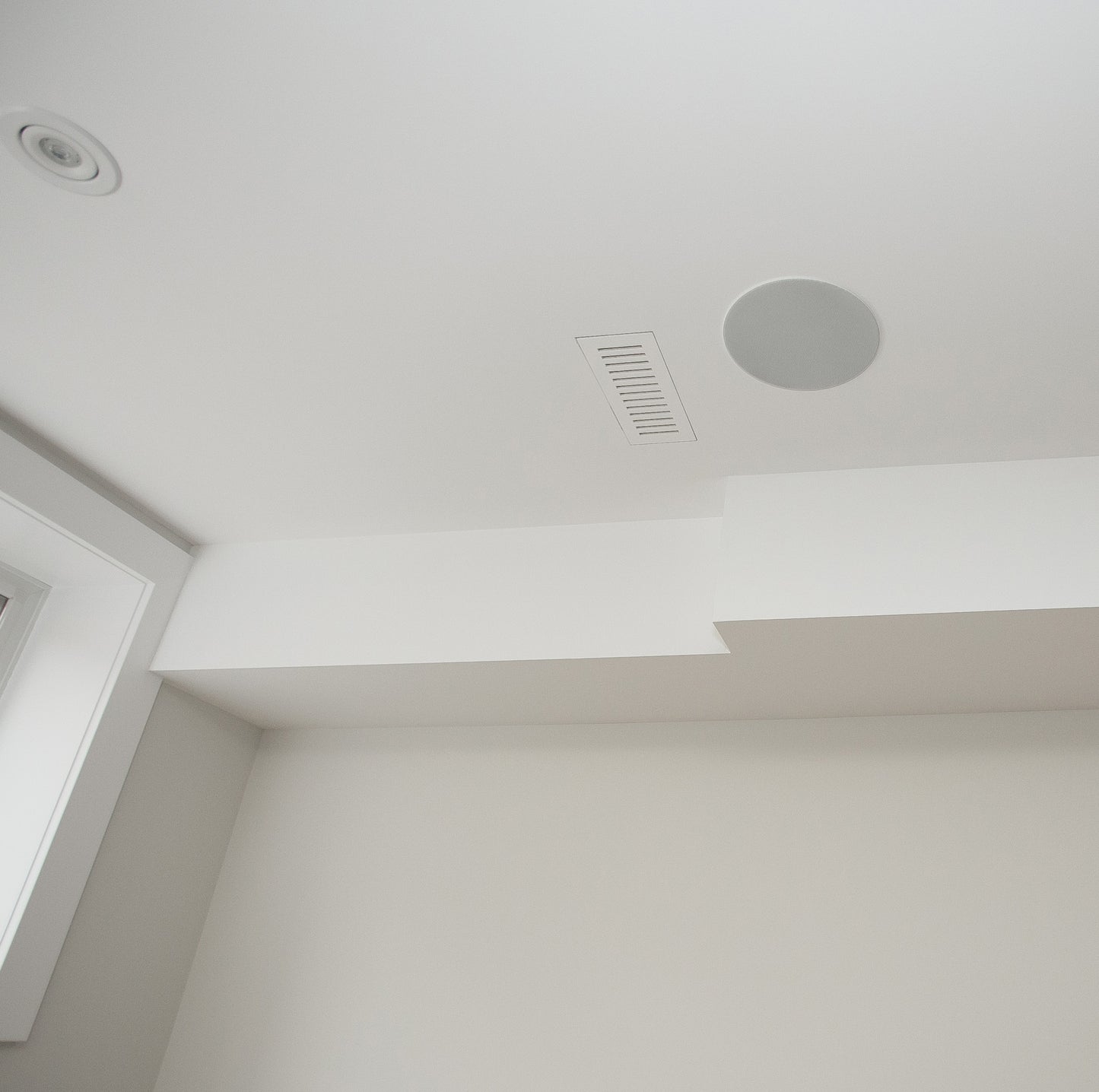 
                  
                    Envisivent Removable Flush Mount Ceiling/Wall Air Supply, 10” x 4” (Duct Opening)/Requires 11" x 5" Drywall Opening
                  
                